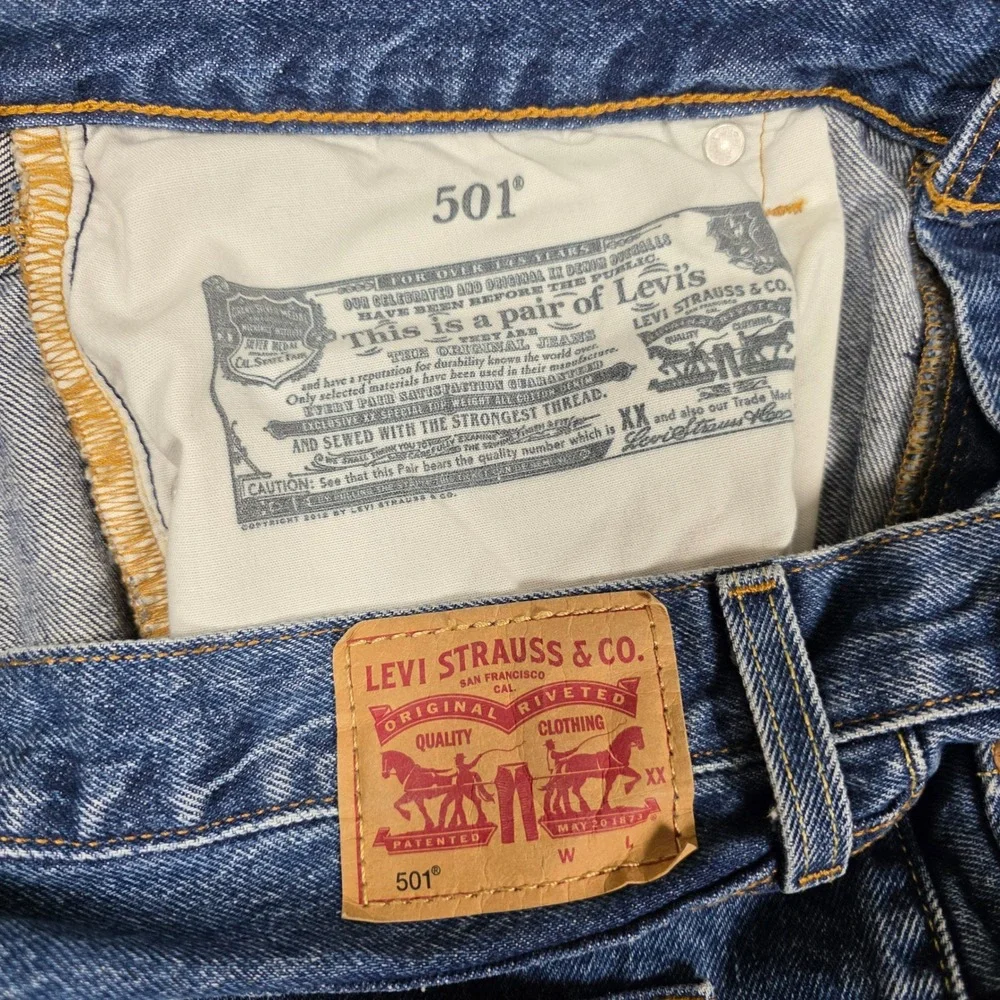 Levi's 501 Original Fit Distressed Jeans Mens 32x32 Edgy Skater Work Full Button